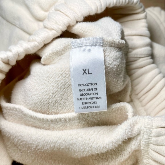 Fear Of God•Essentials Sweat Shorts•Cream•Size X-Large - Picture 7 of 11